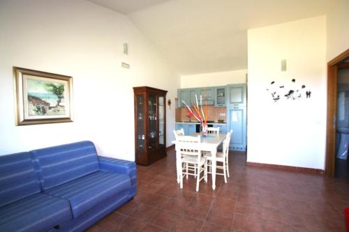 One bedroom appartement at La Ciaccia 500 m away from the beach with sea view and enclosed garden