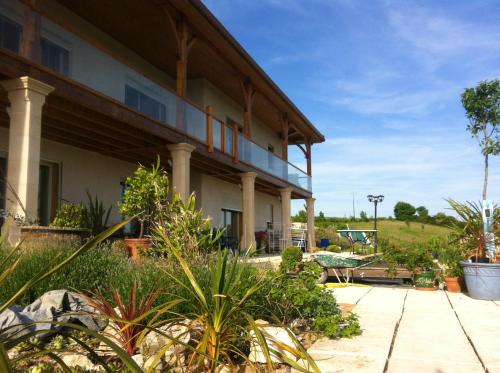 Appartement de 3 chambres avec vue sur le lac piscine privee et jacuzzi a Catonvielle - Location saisonnière - Catonvielle