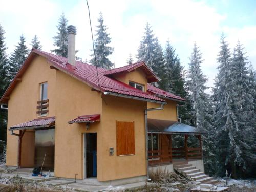 4 bedrooms house with furnished terrace at Marisel