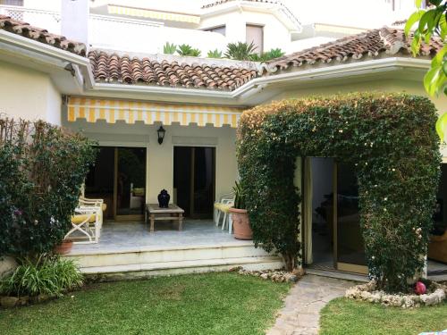 3 bedrooms house at Marbella 100 m away from the beach with shared pool enclosed garden and wifi gîte à louer Elviria