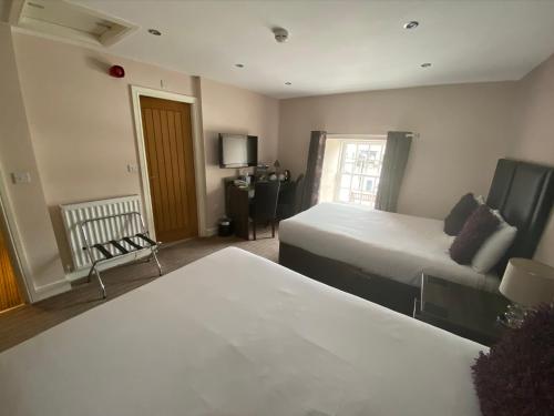 2 double beds