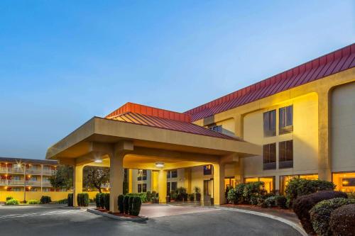 La Quinta by Wyndham Oakland Airport Coliseum - image 5