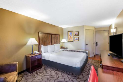 La Quinta Inn & Suites by Wyndham Oakland Airport