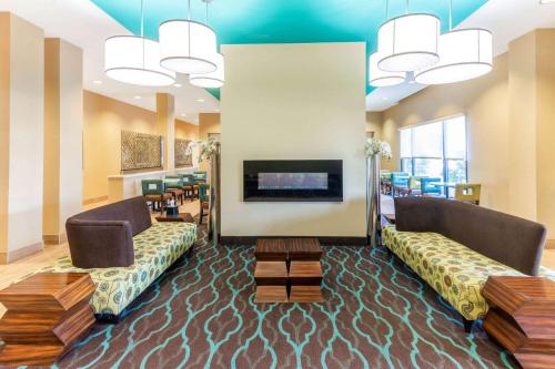 La Quinta by Wyndham Carlsbad - image 12