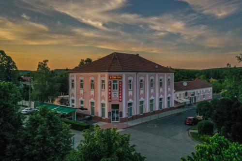  Körös Panzió és Étterem, Pension in Gyomaendrőd bei Túrkeve