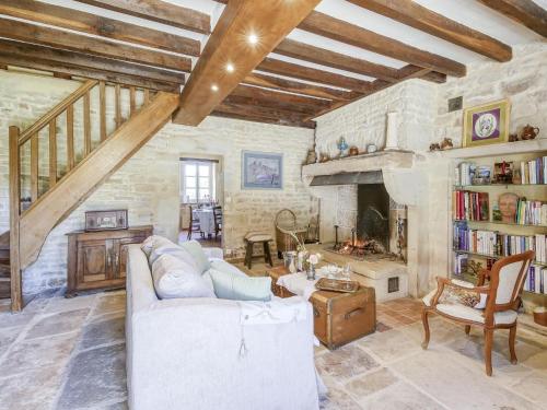 Burgundian Farmhouse in Talon with Fireplace gîte à louer Saint-Germain-des-Bois