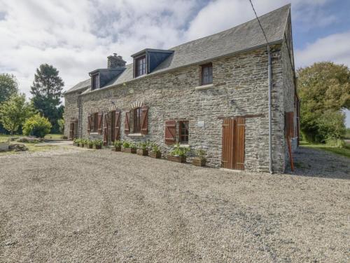 Enticing Holiday Home in Berigny with Swimming Pool cottage Le Tourneur