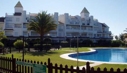  2 bedrooms appartement at Rota 400 m away from the beach with lake view shared pool and furnished terrace, Pension in Rota