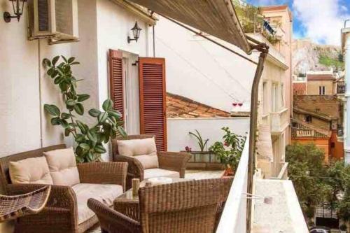 Elegant designed Apt and OpenAirHOT TUB-AcropolisView
