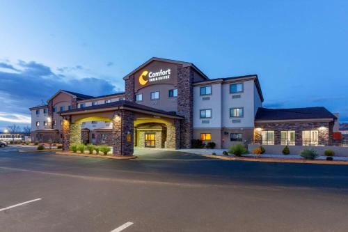 Comfort Inn & Suites Page at Lake Powell