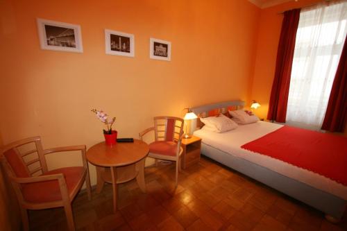 Apartment No. 10 Zeyerova 13 (U Tržnice) - image 12