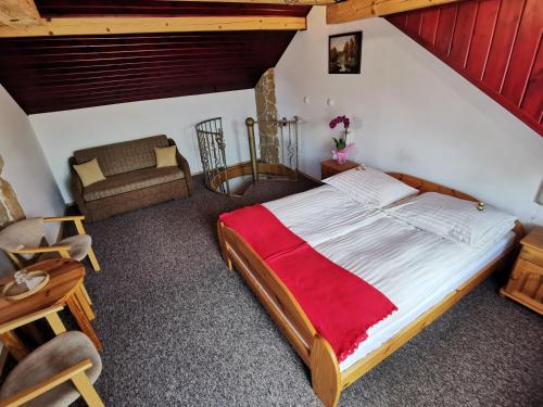 Dom pod Tujami – Krakow, KY
