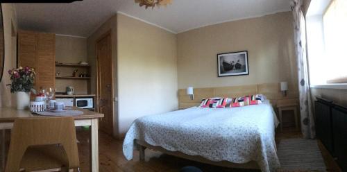 Double Room image 4