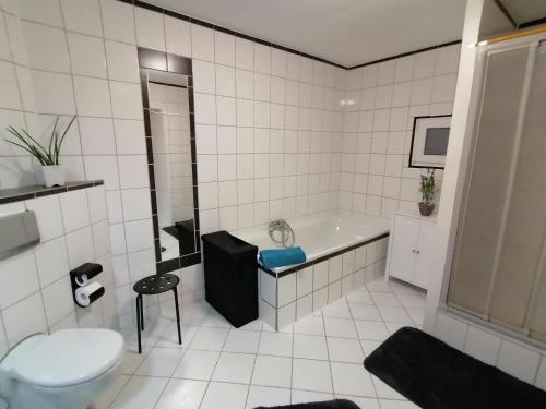 Bathroom, Creek Inn, Contactless Check-in in Glanbrucken