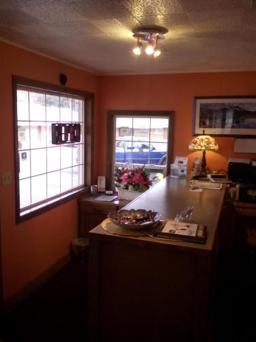 Lobby, Holiday Motel Bend in Bend (OR)