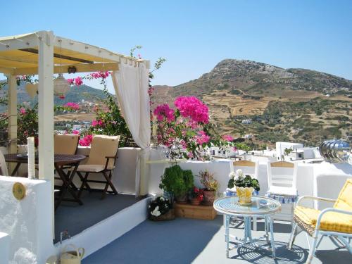 One bedroom house with city view furnished terrace and wifi at Skyros 4 km away from the beach