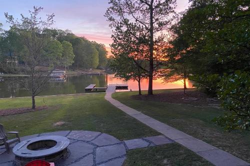 Lakefront House with Private Dock and Fire Pit! in Eatonton , USA