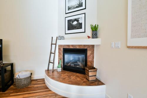 CW419 - Gorgeous 3 Bed/2 Bath Elegant Townhome Located in the Heart of Downtown Moab - main image
