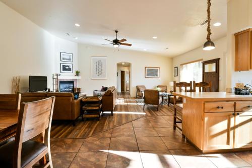 CW419 - Gorgeous 3 Bed/2 Bath Elegant Townhome Located in the Heart of Downtown Moab - image 4
