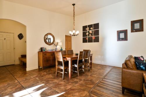 CW419 - Gorgeous 3 Bed/2 Bath Elegant Townhome Located in the Heart of Downtown Moab - image 9