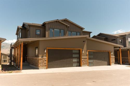 Gorgeous Snowbasin Ski Resort Vacation Rental near Pineview Reservoir Ew 23A photo 1