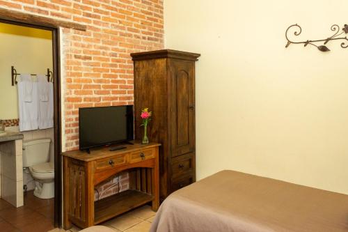 Standard Twin Room image 2