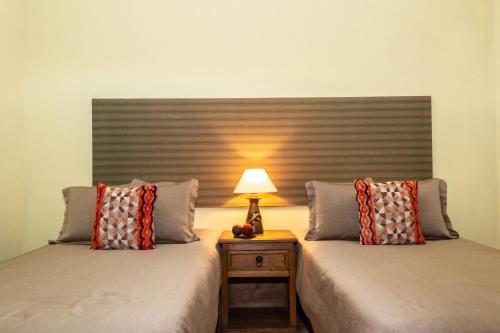 Standard Twin Room image 5
