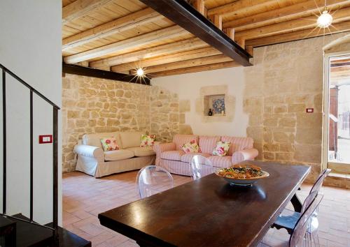2 bedrooms appartement with furnished terrace and wifi at Pozzallo 2 km away from the beach