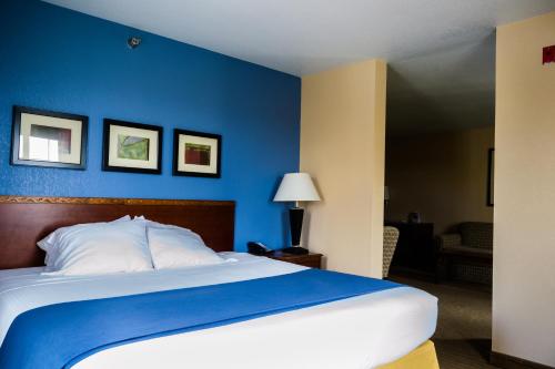 Holiday Inn Express Hotel & Suites Acme-Traverse City, an IHG Hotel