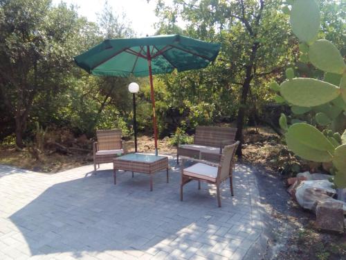 2 bedrooms house with furnished terrace and wifi at Pedara gîte à louer Gravina di Catania