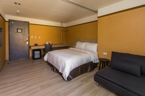 room detail thumbnail 2