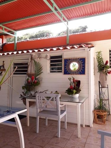 Maison d'une chambre avec terrasse amenagee et wifi a La Trinite - Location saisonnière - La Trinité