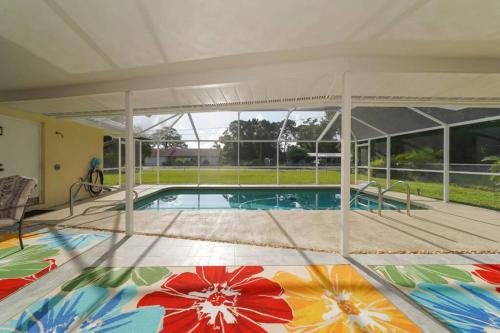 Huge Pool, Roomy, Close to Beaches, Shops, Restaurants! in Laurel (FL)