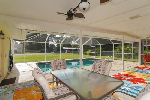 Huge Pool, Roomy, Close to Beaches, Shops, Restaurants! in Laurel (FL)