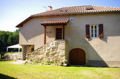 Maison de 3 chambres avec piscine partagee jardin clos et wifi a Gorses gîte à louer Sénaillac-Latronquière