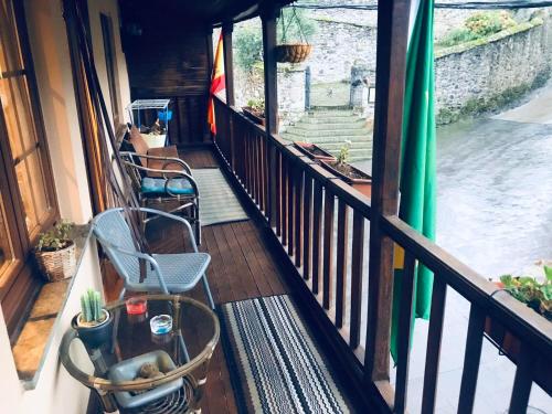  Spacious House in Molinaseca with Mountain View, Unterkunft in Molinaseca