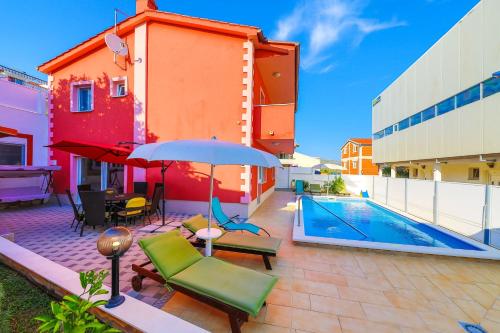 4 bedrooms villa with sea view private pool and enclosed garden at Okrug Gornji