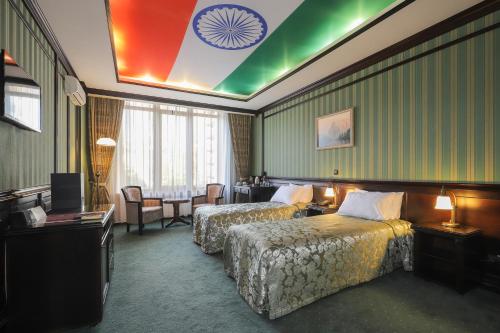 Attache Hotel - image 12