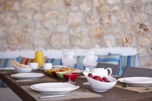 Facilities, dell Mar stone house in Svoronata