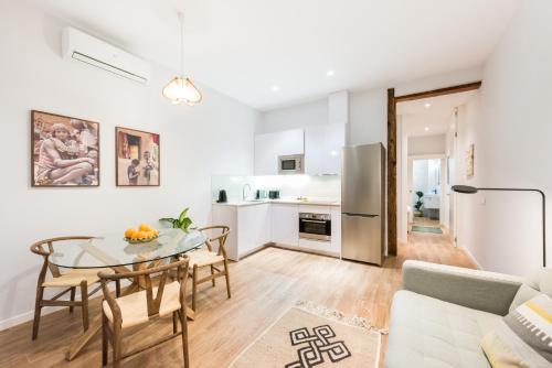 NEW DESIGN APARTMENT BARRIO DE LAS LETRAS, Madrid