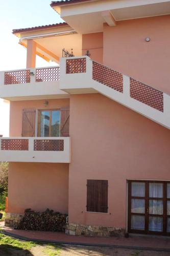  One bedroom appartement with balcony at Badesi 2 km away from the beach, Pension in Badesi