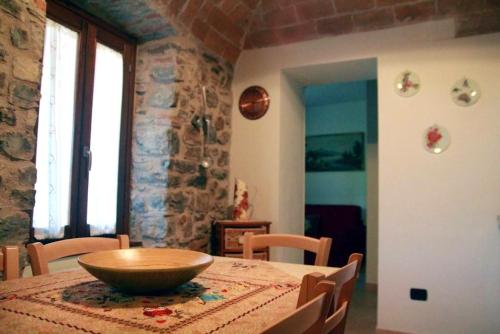 . One bedroom appartement with city view enclosed garden and wifi at Orturano