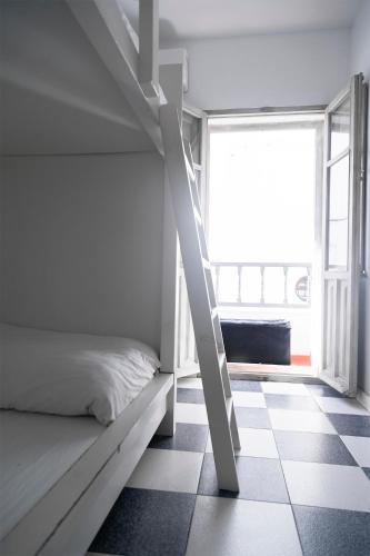 Double Room with Shared Bathroom image 5