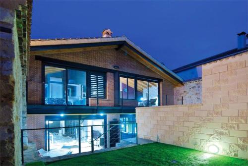 4 bedrooms house with spa and furnished terrace at Pradena gîte à louer Aldeanueva del Monte