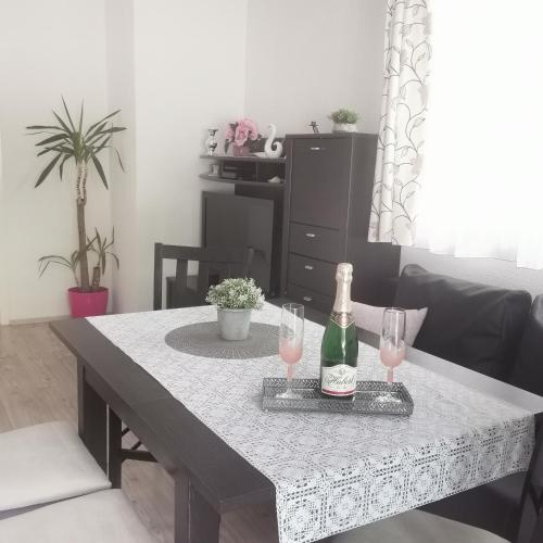 One-Bedroom Apartment image 6