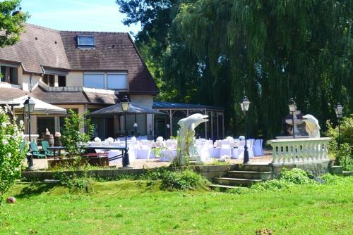 Villa de 4 chambres avec vue sur le lac jardin clos et wifi a Courtenay