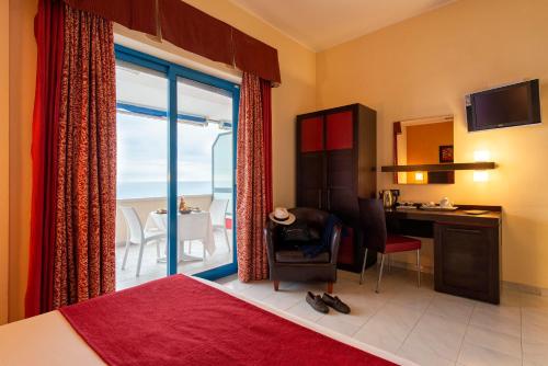 Standard Triple Room with Sea View