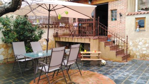 3 bedrooms house with enclosed garden and wifi at Alaejos gîte à louer Tordesillas
