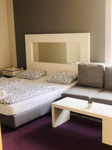 Executive Rooms and Suites Play - image 3