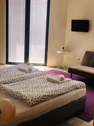 Executive Rooms and Suites Play - image 2